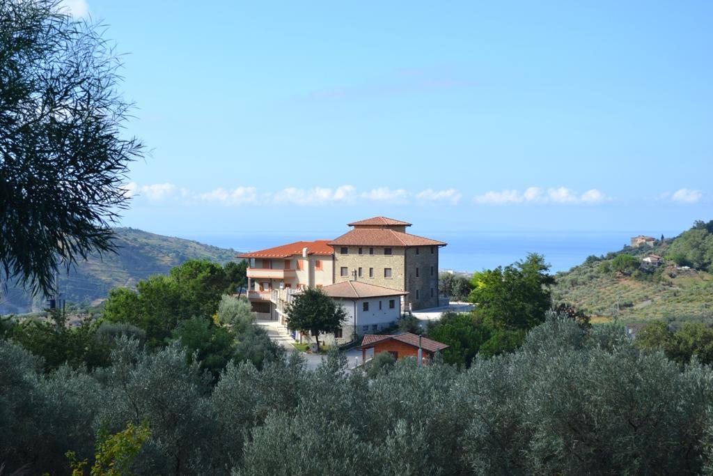 Agriturismo U' Casinu Da Scala Campora San Giovanni Eksteriør billede